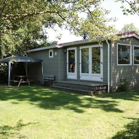 Een Chalet Met Prive Sauna En Tuin Villa Tzummarum Exteriör bild
