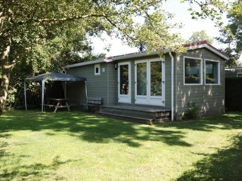 Een Chalet Met Prive Sauna En Tuin Villa Tzummarum Exteriör bild