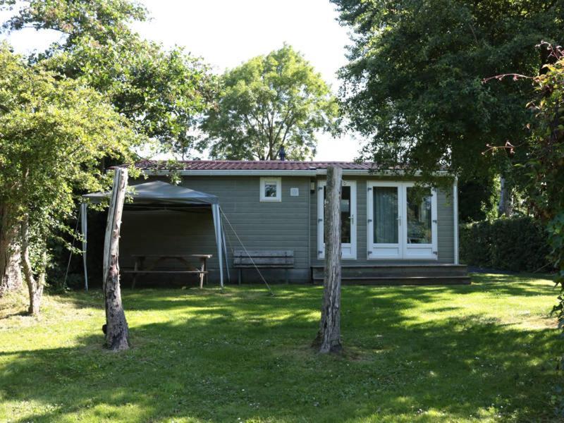 Een Chalet Met Prive Sauna En Tuin Villa Tzummarum Exteriör bild