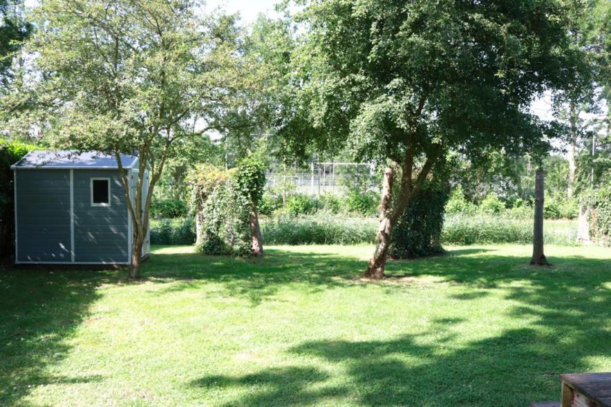 Een Chalet Met Prive Sauna En Tuin Villa Tzummarum Exteriör bild
